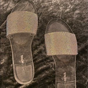 Sz 6 Fashion Nova Clear Jelly Rhinestone Sandals NWOT